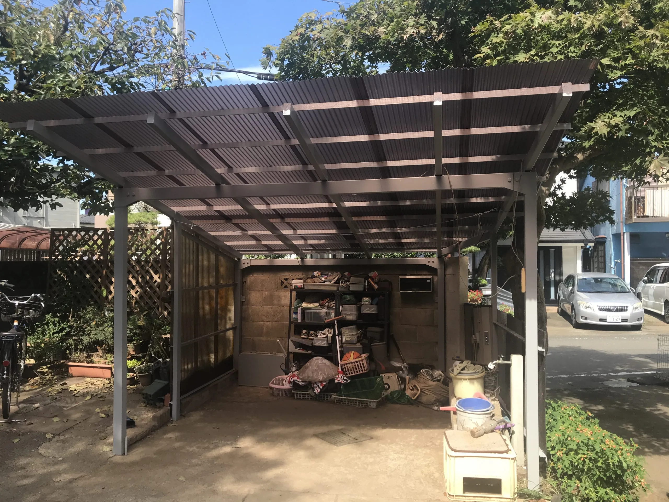 ご近所の塗装屋さんとの連携工事 ―テラス屋根交換工事―