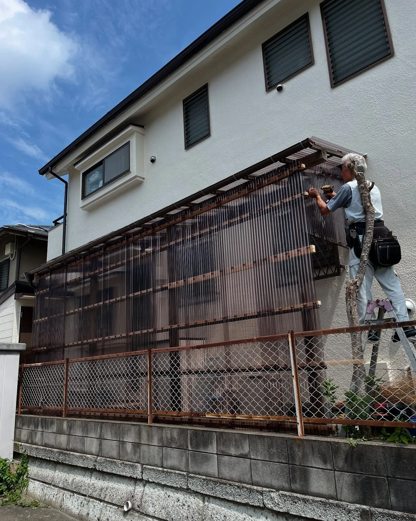 今日は外壁の塗装を行なっていただいているお家の足場が解体され...