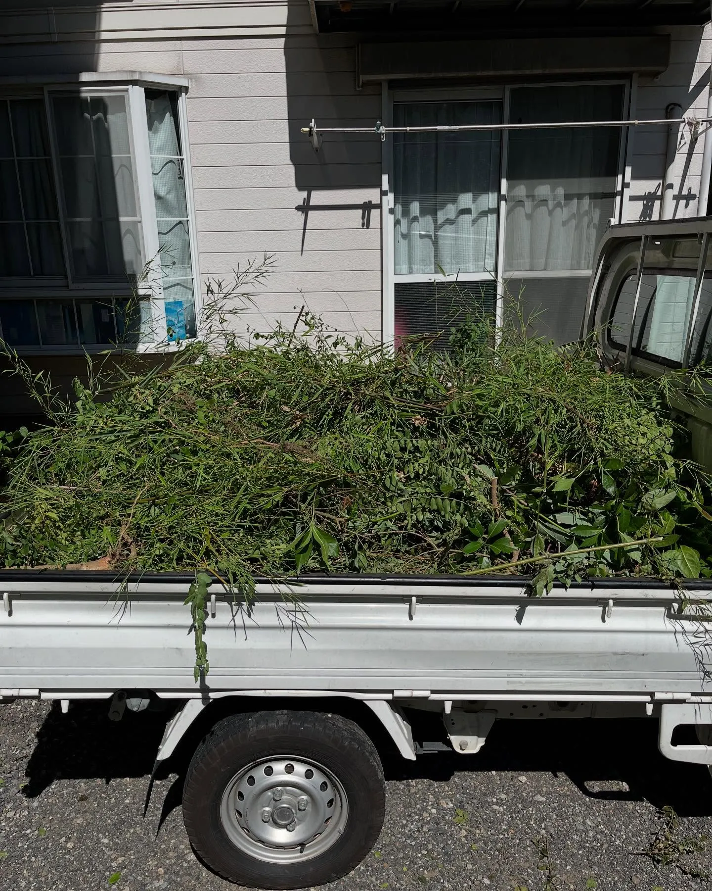 今日は日曜日にしかできない某アパートの通路や階段の高圧洗浄機...